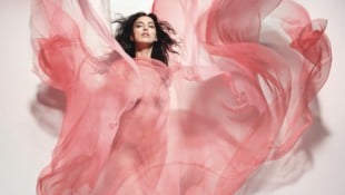 Irina Shayk im Pirelli-Kalender 2026, inszeniert von Sølve Sundsbø 