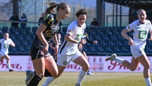 Altach-Stürmerin Brigitta Pulins und ihre Teamkolleginnen mussten sich Sturm mit 1:2 geschlagen ...