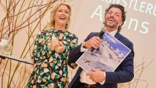 Thomas Dorfer freut sich mit Gault-Millau-Herausgeberin Martin Hohenlohe über fünf Sterne.