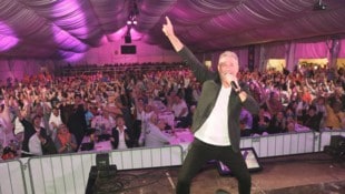 Regelmäßig kommen Fans auf den Schlagersänger zu, die glauben, mit ihm eine Fernbeziehung zu ...