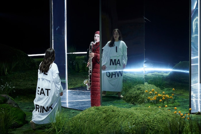 Álfheiður Erla Guðmundsdóttir (Alice), Teresa Doblinger (Raupe)