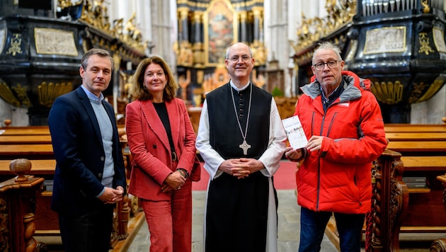 Freunde des Stiftes: Abt Pius, Sponsoring-Lady Christina Hardegg, Präsident Hauer (li.) und ...