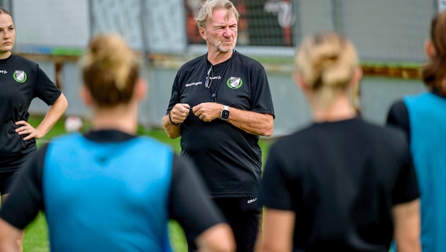 Seit Sommer coacht Andi Ogris die Erstliga-Girls von Neulengbach.