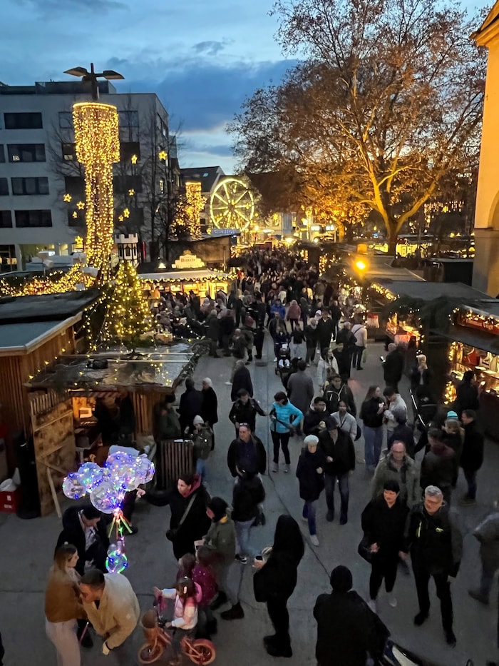 Der Weihnachtsmarkt war sehr gut besucht.