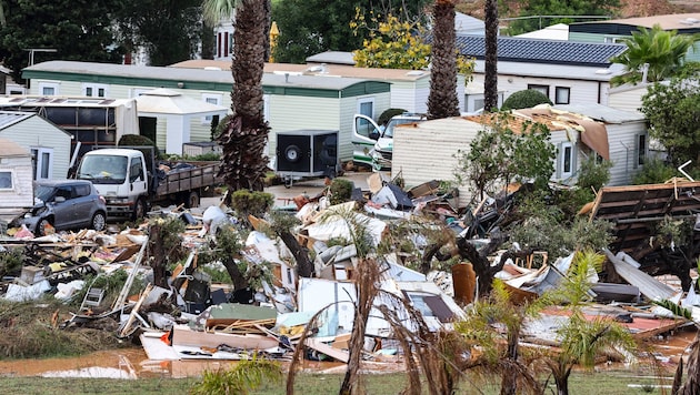 In Albufeira hinterließ ein mutmaßlicher Tornado ein Bild der Zerstörung.