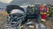 Das Auto ist ein Totalschaden.