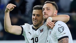 Marko Arnautovic (rechts) hat mit Ski-Legende und ORF-Co-Kommentator Hans Knauß einen weiteren ...