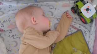 Der kleine Bub ist herzallerliebst, gesundheitlich aber von einer schweren Krankheit gezeichnet.