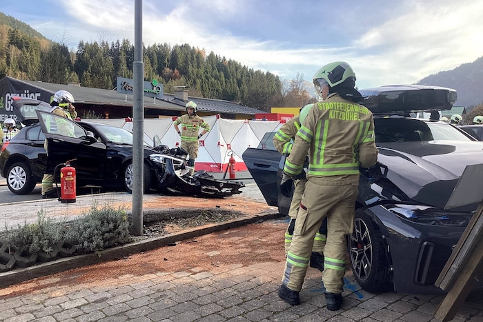 Das Auto des 40-Jährigen prallte auch noch gegen ein Schild.