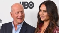 Bruce Willis mit seiner Ehefrau Emma Heming Willis im Jahr 2019 bei einer Filmpremiere in New ...