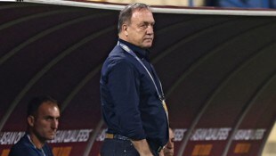 Dick Advocaat ist als Teamchef von Fußball-WM-Starter Curacao zurückgetreten.