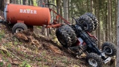 Der Siebenjährige klemmte im Waldstück unter dem Traktor fest.