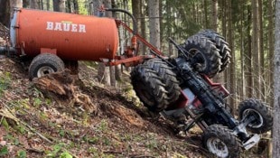 Der Siebenjährige klemmte im Waldstück unter dem Traktor fest.