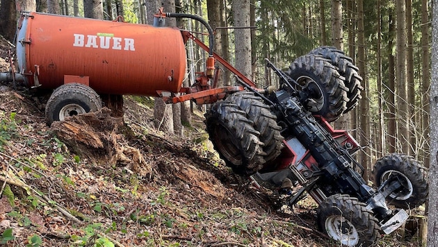 Der Siebenjährige klemmte im Waldstück unter dem Traktor fest.
