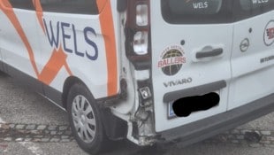 Der demolierte Vereinsbus der Welser Damenbasketballerinnen