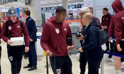 Alaba und Co. bei der Ankunft am Flughafen in Paphos