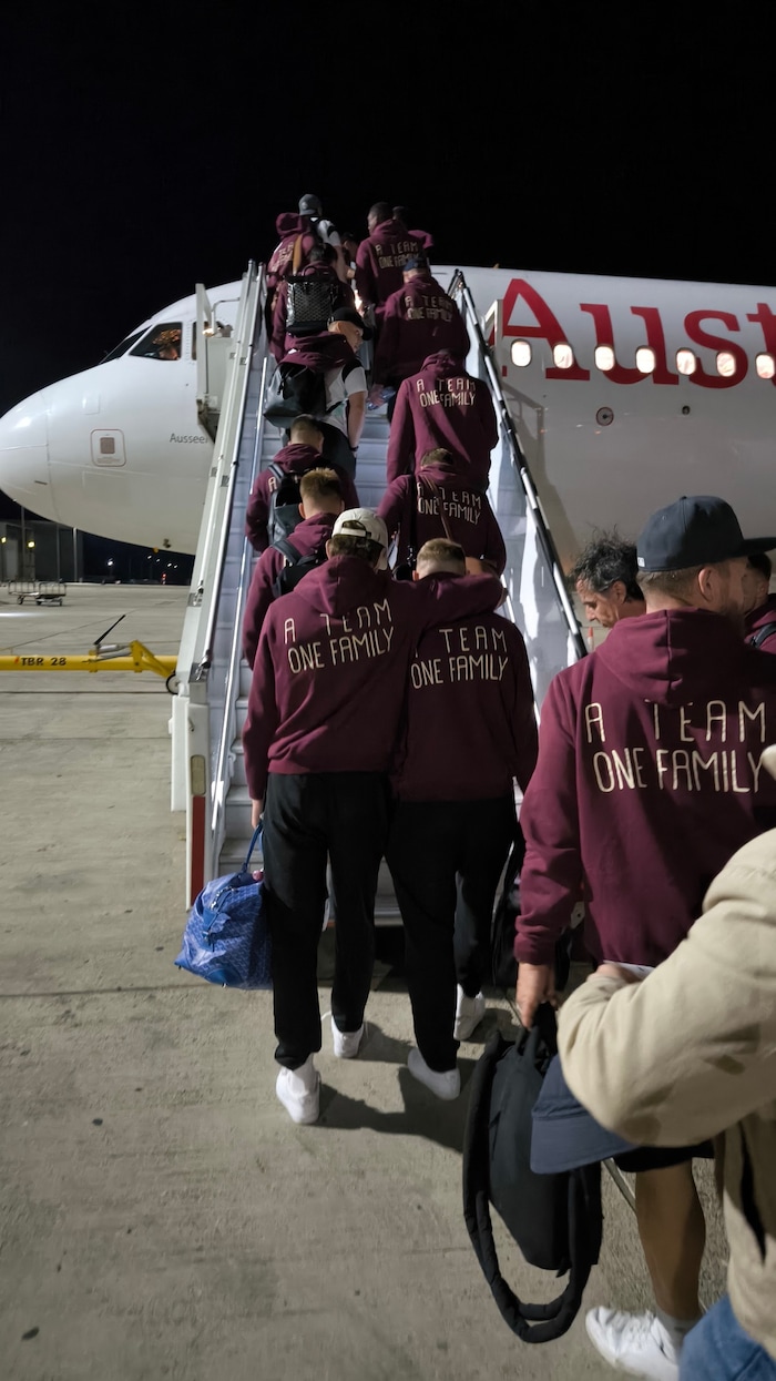 Erst um 1 Uhr konnten die Teamspieler in den Flieger.