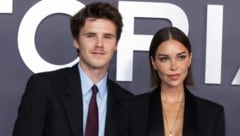 Sein Promi-Status schützt Cruz Beckham (im Bild mit seiner Freundin Jackie Apostel) nicht vor ...