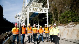 Landesstatthalter Christof Bitschi (2.v.l.) und Rail Cargo Austria-Vorstand Christoph Grasl ...