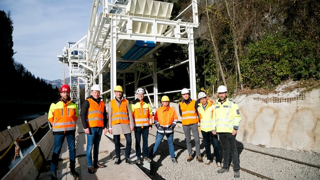 Landesstatthalter Christof Bitschi (2.v.l.) und Rail Cargo Austria-Vorstand Christoph Grasl ...