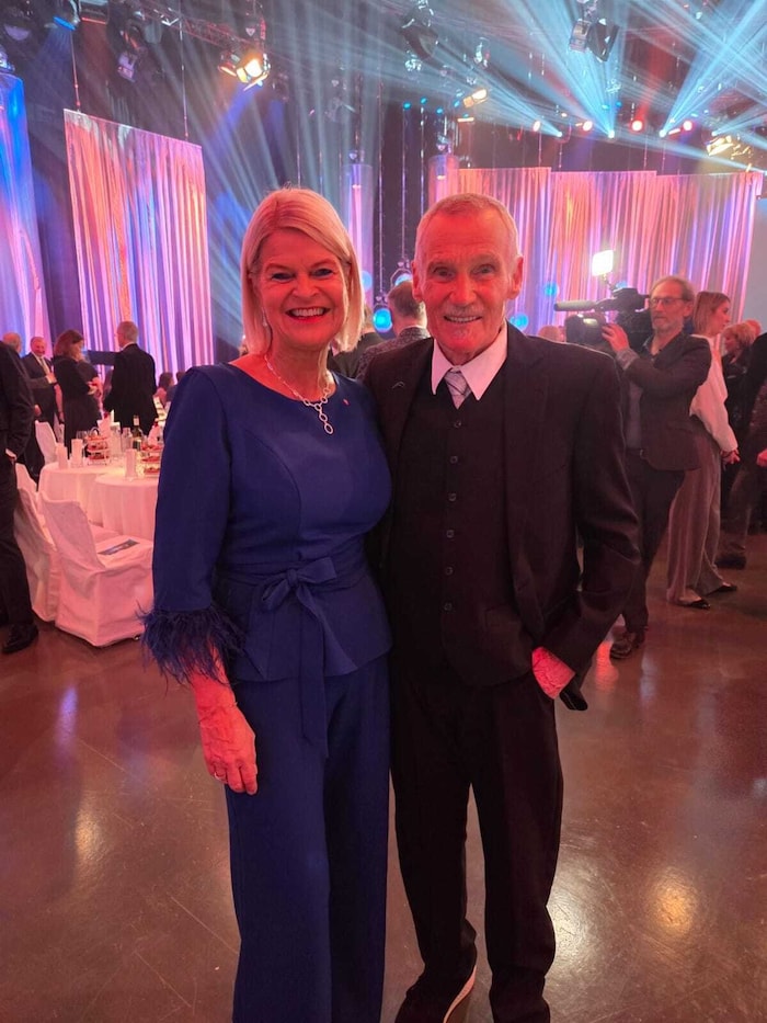 Auch Verteidigungsministerin Klaudia Tanner gratulierte.