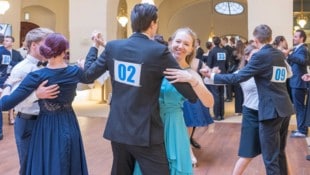 68 Tanzpaare stellten sich gestern dem Casting für die Opernredoute.