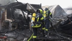 Die abgebrannte Schrebergartenhütte ist nur noch Sondermüll