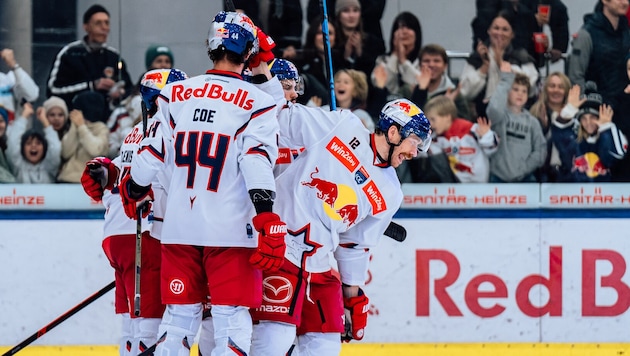 Michael Raffl (re.) steuerte zwei Tore bei.