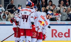 Michael Raffl (re.) steuerte zwei Tore bei.