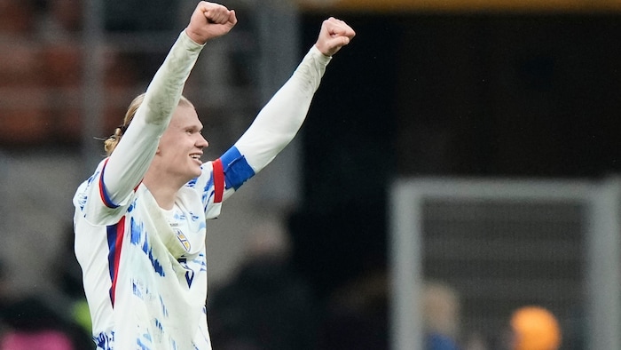 Erling Haaland jubelt.