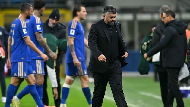 Hängende Köpfe bei den italienischen Spielern und Teamchef Gennaro Gattuso.