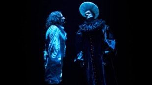 Grandios: „Gulliver“ (Gunther Eckes) und Dietmar König auf der fliegenden Insel Laputa