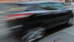 In Innsbruck wurde der Tempobolzer aus dem Verkehr gezogen (Symbolbild).