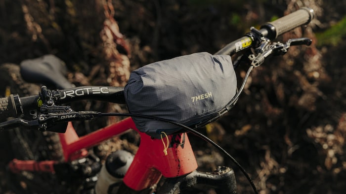 Und die Ausrüstung kann auch leicht am Bike verstaut werden.