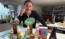Manfred Rainer produziert natürliche Schuhpflege in Kärnten.