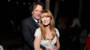 Jane Seymour ist überglücklich mit dem Musiker und Notarzt John Zambetti