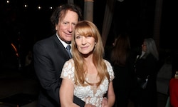 Jane Seymour ist überglücklich mit dem Musiker und Notarzt John Zambetti