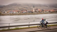 Im November ist man mit dem Fahrrad meist alleine am Donau-Radweg unterwegs. 