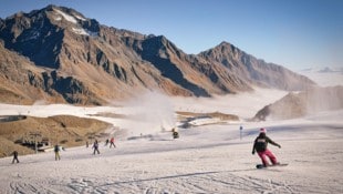 Skifahren und Snowboarden im Herbst in Österreichs Gletscherskigebieten ist einfach wunderschön.