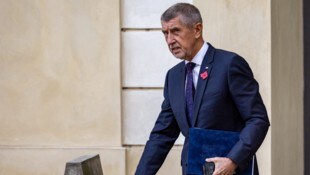 Im September hatte ein Pensionist den tschechischen Regierungschef Andrej Babis (Bild) mit einem ...