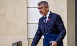 Im September hatte ein Pensionist den tschechischen Regierungschef Andrej Babis (Bild) mit einem ...