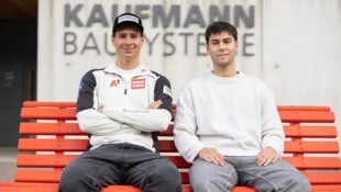 Moritz Zudrell (l.) mit „Spezl“ Marco Feurstein, der den Deal miteingefädelt hatte.