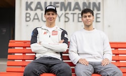 Moritz Zudrell (l.) mit „Spezl“ Marco Feurstein, der den Deal miteingefädelt hatte.