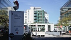 Der Mann wurde ins Krankenhaus gebracht.