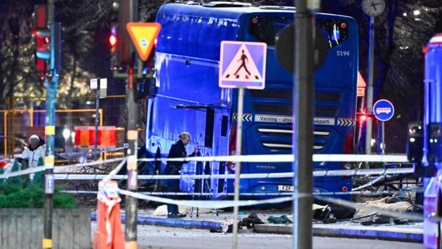Am Freitag sind drei Frauen bei einem schweren Busunfall in Stockholm ums Leben gekommen.