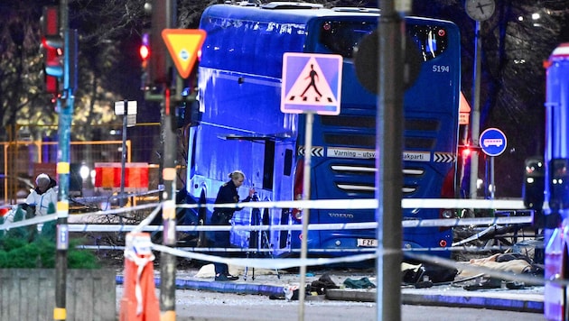 Am Freitag sind drei Frauen bei einem schweren Busunfall in Stockholm ums Leben gekommen.