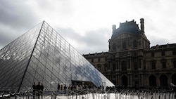 Im Pariser Louvre haben zwei Belgier ein eigenes Bild an die Wand gehängt, es blieb allerdings ...