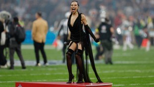 Karina Pasian sang in Madrid die US-amerikanische Hymne.