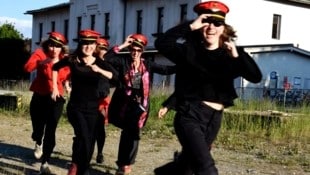 Die Bahnhofsfrauen haben erneut eine Petition„Bahnhof bleibt“ gestartet um den geliebten Bahnhof ...