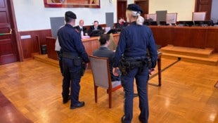 Der höfliche Angeklagte soll eine alte Dame brutalst ermordert haben.